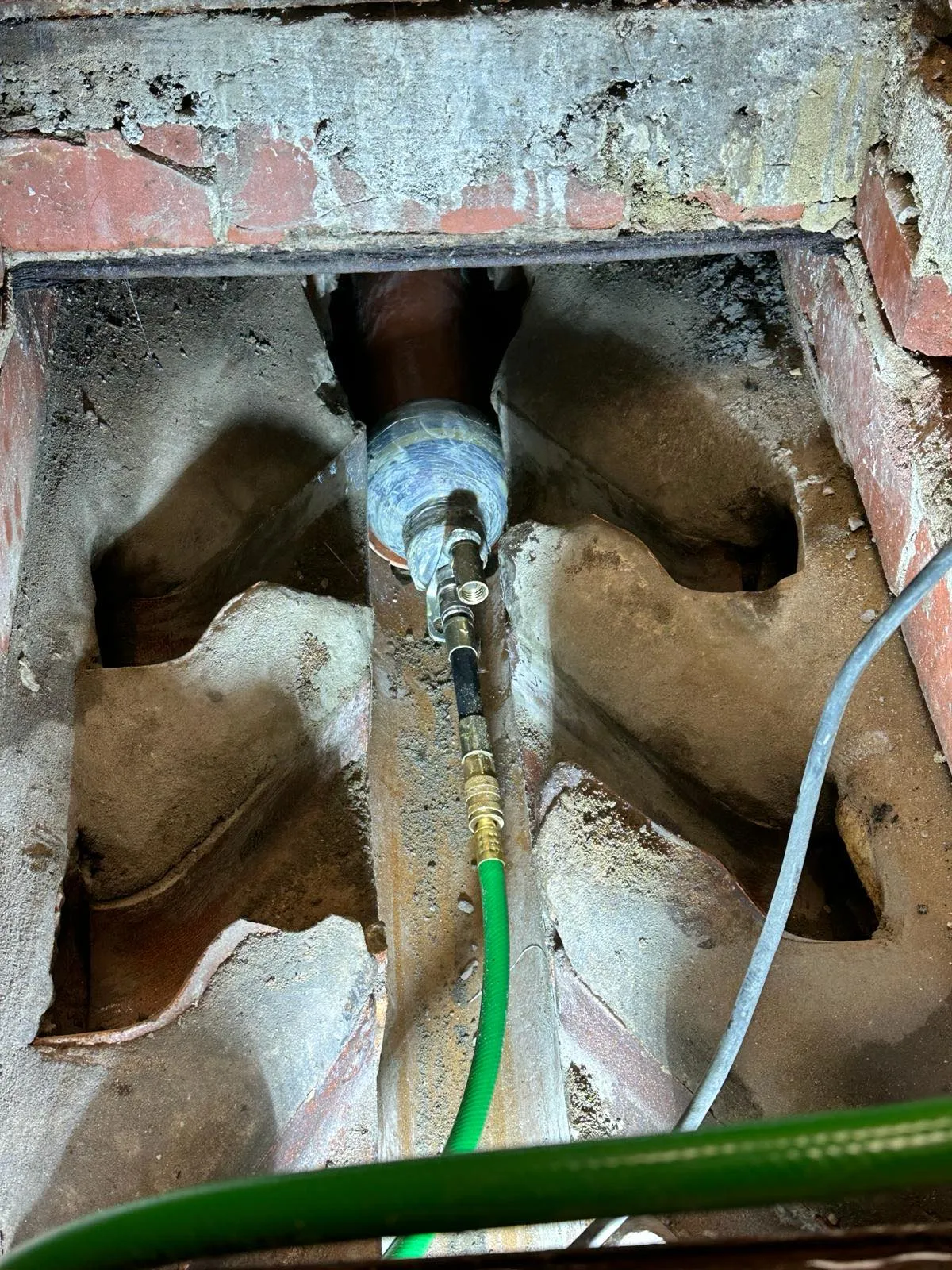 Tool cutting inside a drain pipe